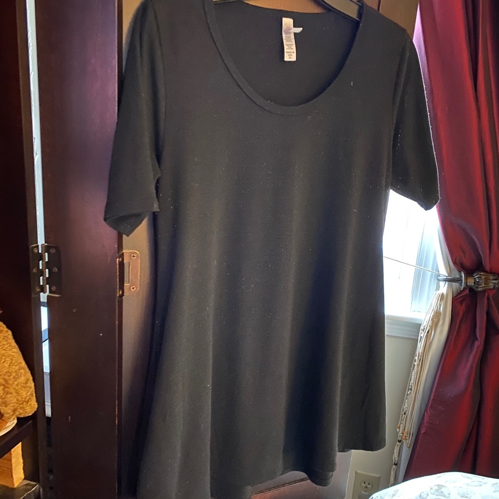 LuLaroe black Perfect Tee in XS